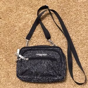 Baggallini triple zip crossbody